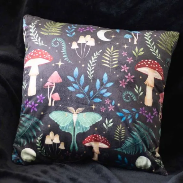 Dark Forest sisustustyyny 35x35cm