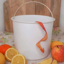 Kompostiastia vaaleanpunainen