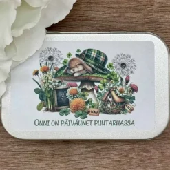 Lakritsipastillit Onni on päiväunet puutarhassa