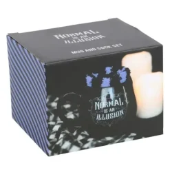 Normal Is An Illusion muki pörrösukilla