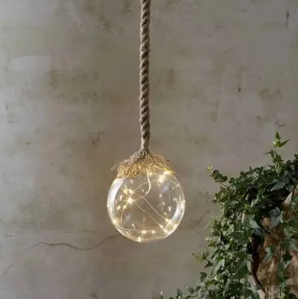 Valopallo juuttinarussa 15 cm